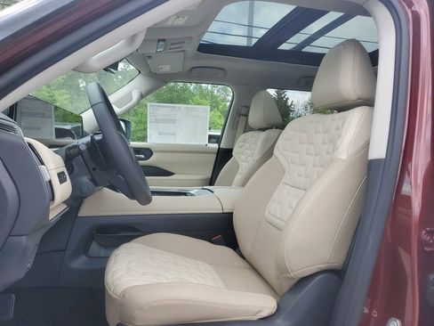 New 2025 Nissan Armada Platinum Reserve image 13