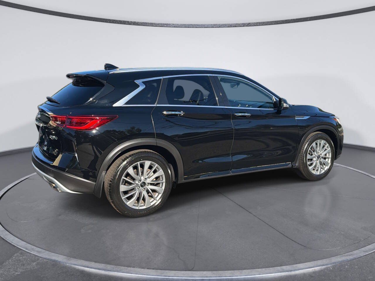 Used 2023 INFINITI QX50 Luxe AWD/4WD image 4
