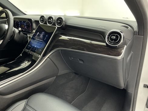 Used 2024 Mercedes-Benz GLC 300 4MATIC image 23