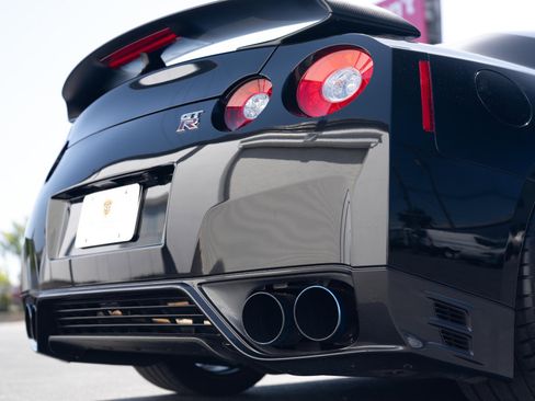 Used 2013 Nissan GT-R Black Edition AWD/4WD image 45