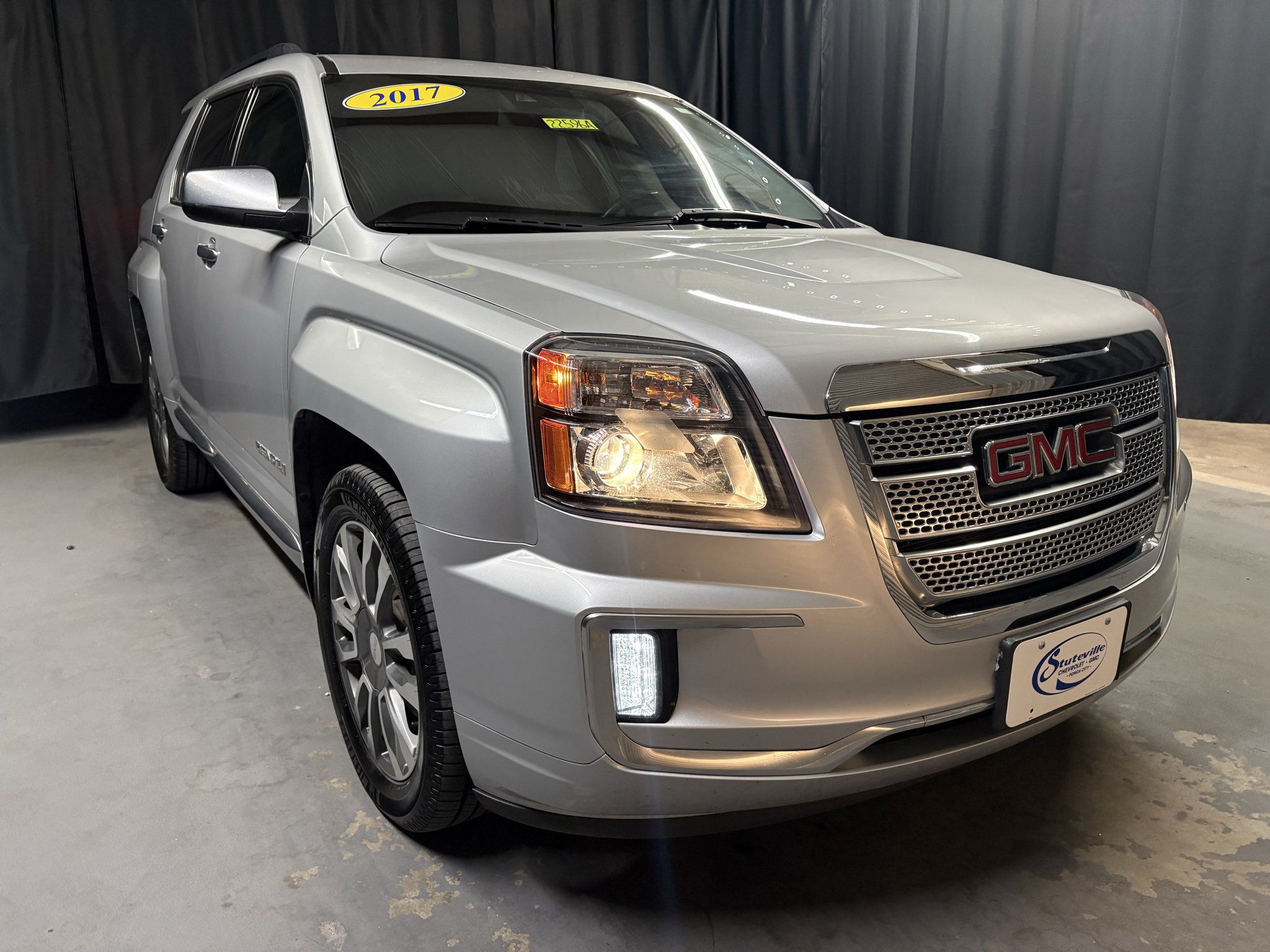 Used 2017 GMC Terrain Denali FWD image 3