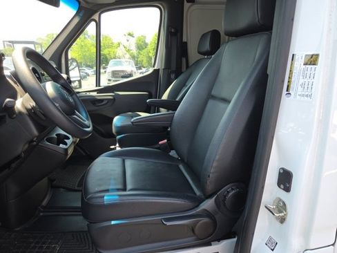 Used 2023 Mercedes-Benz Sprinter 2500 image 4