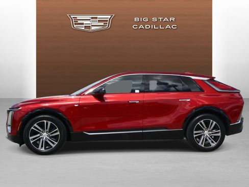 Used 2024 Cadillac Lyriq Luxury w/ LPO, Floor Liner Package image 2