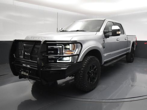 Used 2022 Ford F350 Platinum w/ Tremor Off-Road Package AWD/4WD image 2