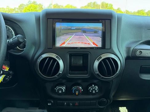 Used 2017 Jeep Wrangler Unlimited Sport AWD/4WD image 19