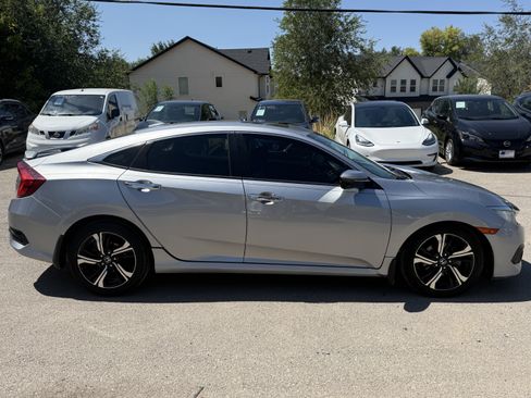 Used 2016 Honda Civic Touring image 3