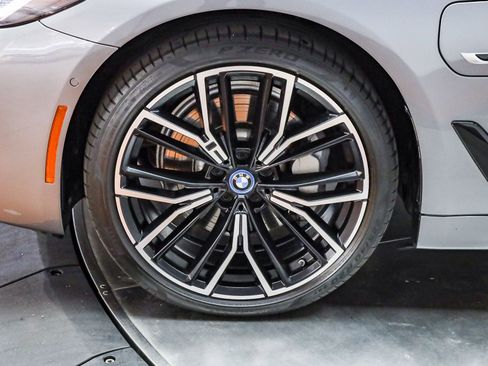 Used 2023 BMW 530e w/ M Sport Package RWD image 7