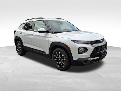 Used 2023 Chevrolet TrailBlazer ACTIV w/ Technology Package FWD image 1