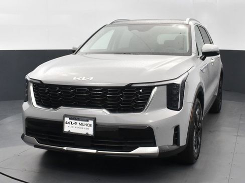 Used 2025 Kia Sorento S w/ Panoramic Sunroof Package image 3