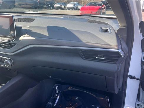 Used 2025 Nissan Altima 2.5 SV image 28