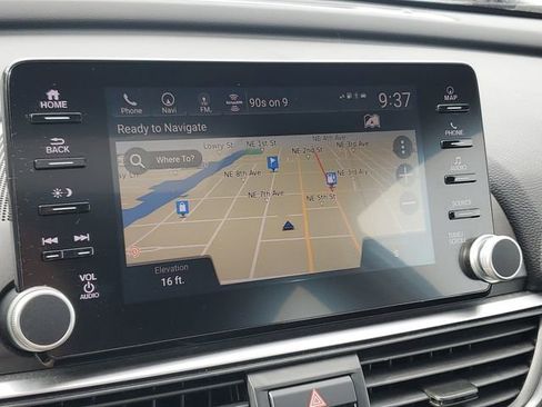 Used 2018 Honda Accord Touring image 18