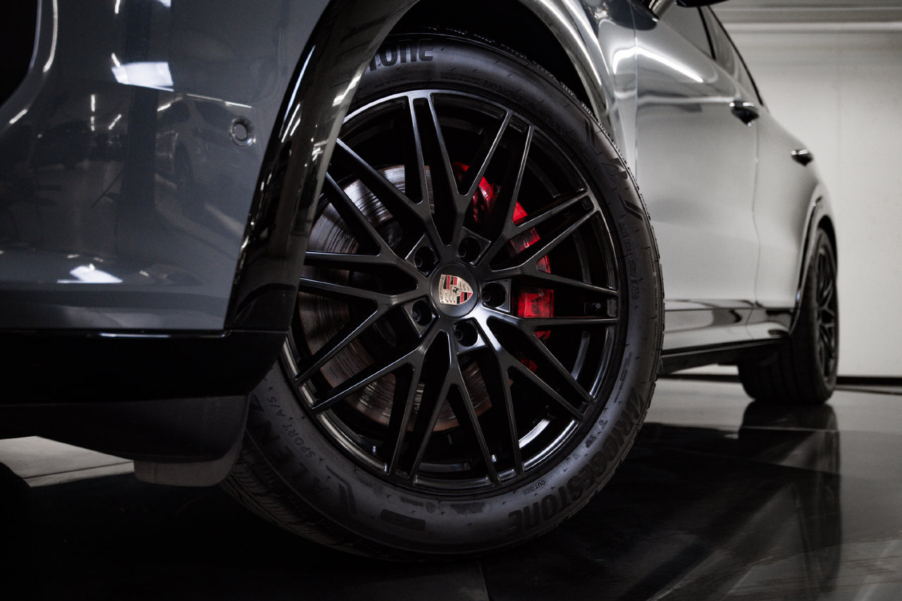 Certified 2026 Porsche Cayenne GTS AWD/4WD image 12