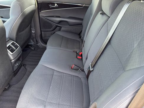 Used 2018 Kia Sorento L image 20