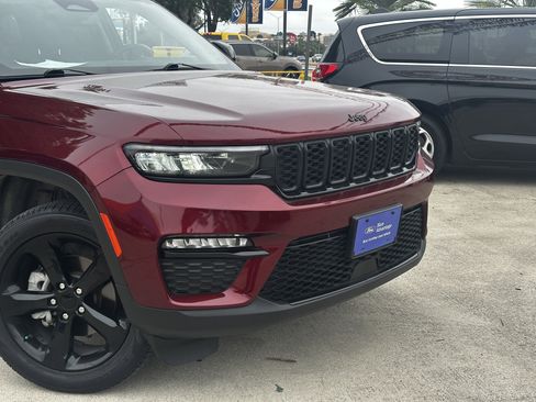 Used 2023 Jeep Grand Cherokee Limited w/ Black Appearance Package AWD/4WD image 2