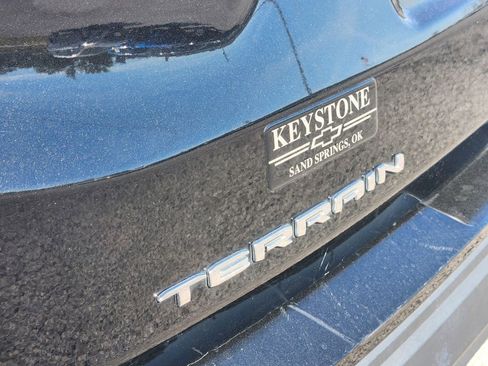 Used 2024 GMC Terrain SLE image 12