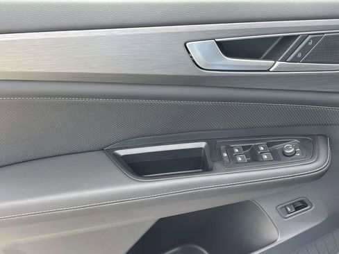 Used 2025 Volkswagen Atlas Cross Sport SE image 16