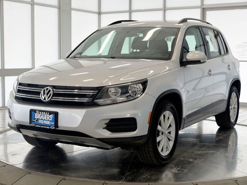 Used 2017 Volkswagen Tiguan S image 4