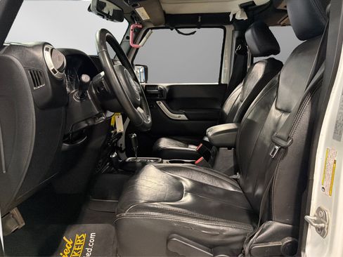 Used 2017 Jeep Wrangler Unlimited Sahara w/ Max Tow Package AWD/4WD image 17