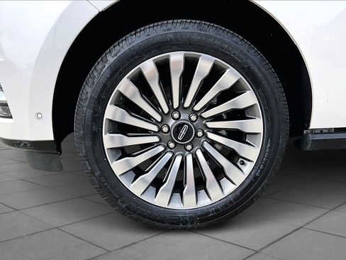 Used 2019 Lincoln Navigator Reserve image 9