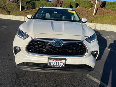 Used 2022 Toyota Highlander Limited AWD/4WD image 2