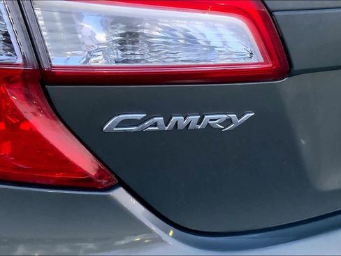 Used 2014 Toyota Camry LE image 30