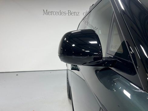 Used 2023 Land Rover Range Rover Long Wheelbase SE image 12