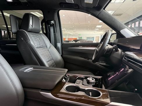 Used 2026 Cadillac Escalade ESV Platinum Sport w/ LPO, ONYX Package AWD/4WD image 12