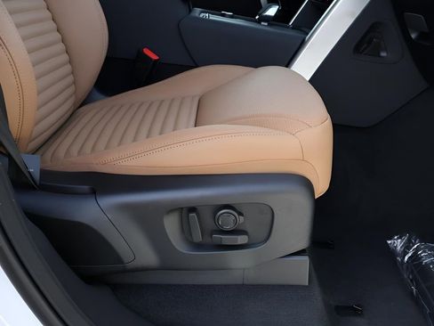 New 2026 Land Rover Discovery Dynamic SE image 11