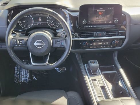 Used 2022 Nissan Pathfinder SV FWD image 6