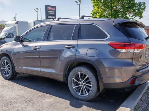 Used 2017 Toyota Highlander XLE w/ Protection Package #3 AWD/4WD image 3
