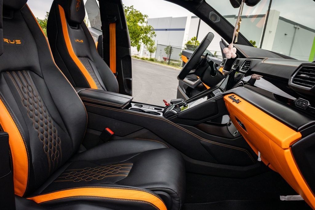 Used 2023 Lamborghini Urus S AWD/4WD image 12