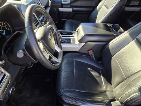 Used 2015 Ford F150 Lariat image 12