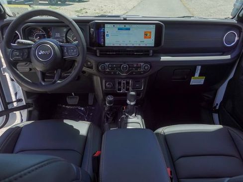 New 2025 Jeep Gladiator Sport image 28