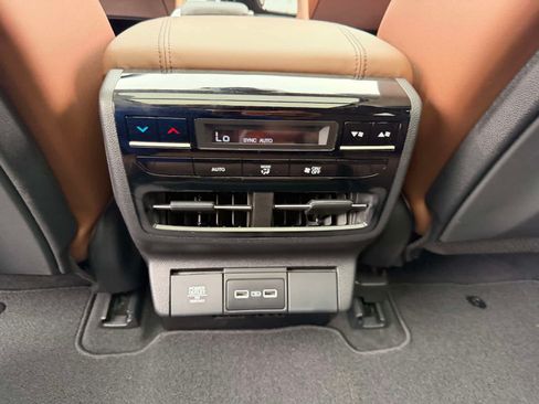 Used 2024 Acura MDX SH-AWD w/ Technology Package image 15