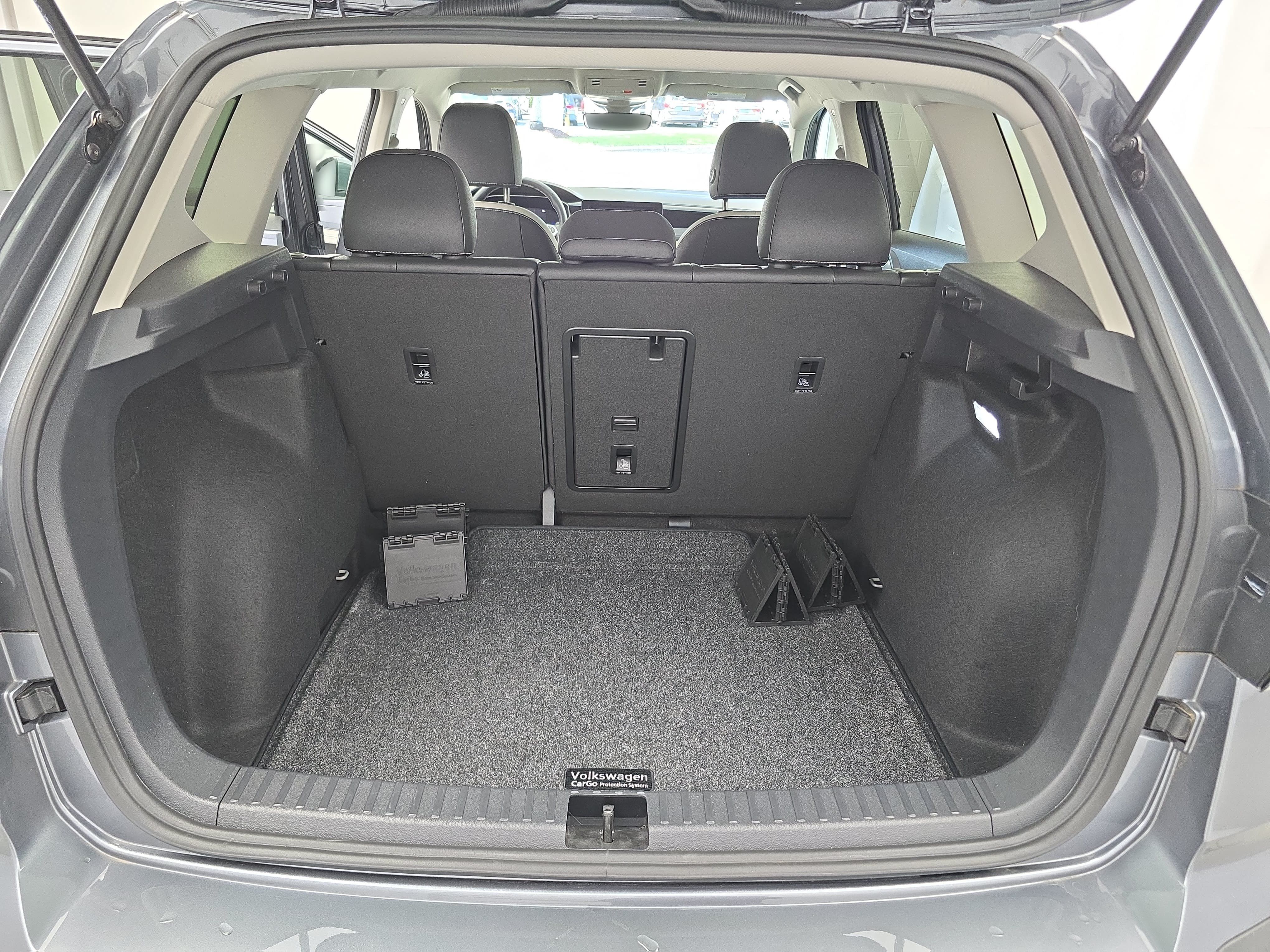 Used 2025 Volkswagen Taos SE FWD image 12