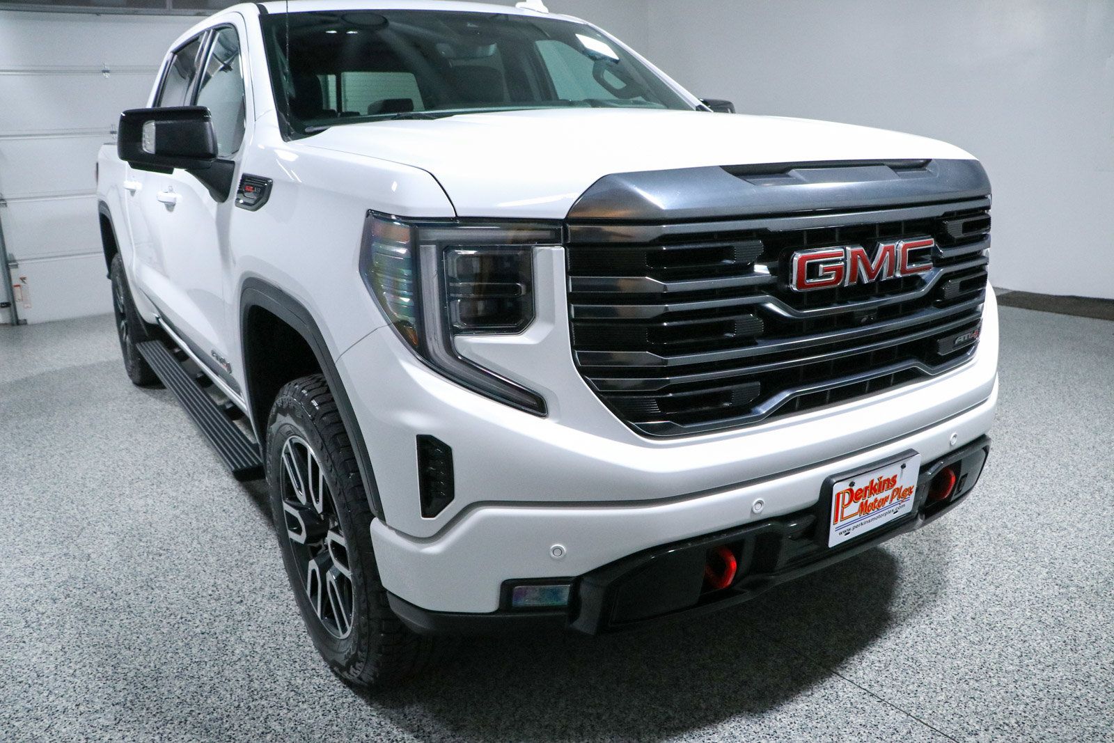 Used 2023 GMC Sierra 1500 AT4 w/ Technology Package AWD/4WD image 5