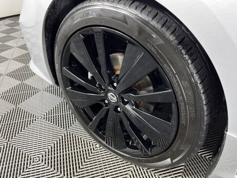 Used 2019 Nissan Altima 2.5 SR FWD image 13