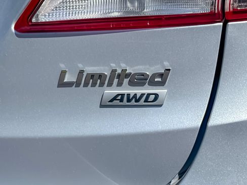 Used 2017 Hyundai Santa Fe Limited AWD/4WD image 39