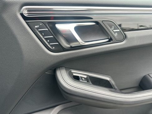 Certified 2026 Porsche Macan AWD/4WD image 19