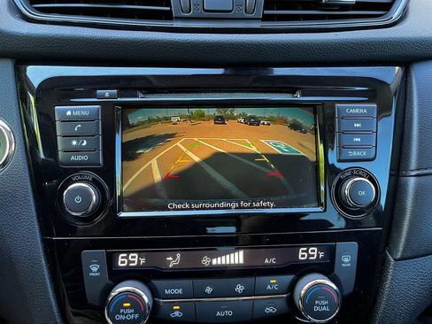 Used 2019 Nissan Rogue SV AWD/4WD image 17