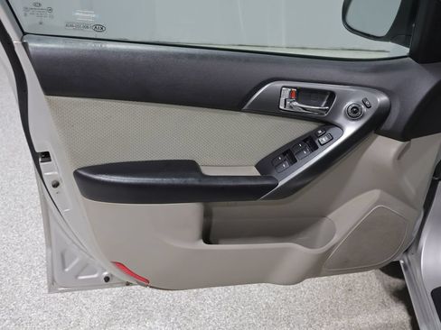 Used 2013 Kia Forte EX w/ Premium Pkg FWD image 18