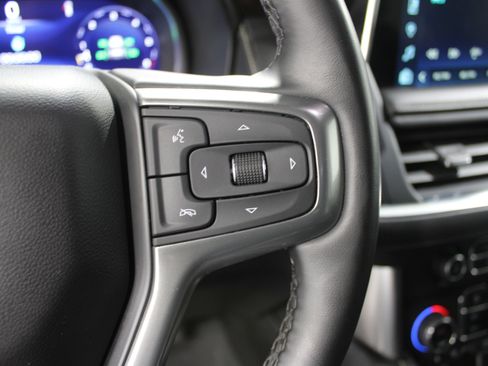 Used 2023 Chevrolet Suburban Premier image 11