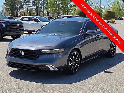 Used 2025 Honda Accord Touring image 2