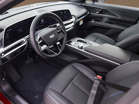 Certified 2024 Cadillac Lyriq Sport image 9