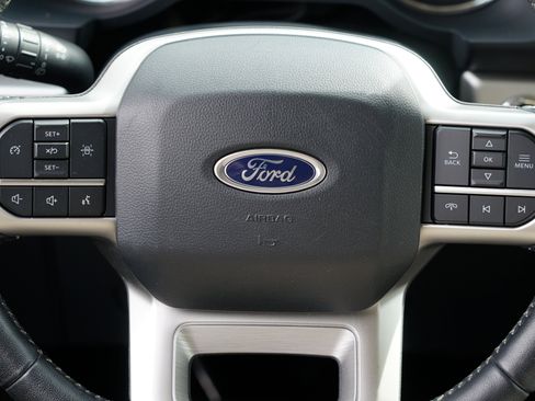 Used 2024 Ford Expedition XLT image 25