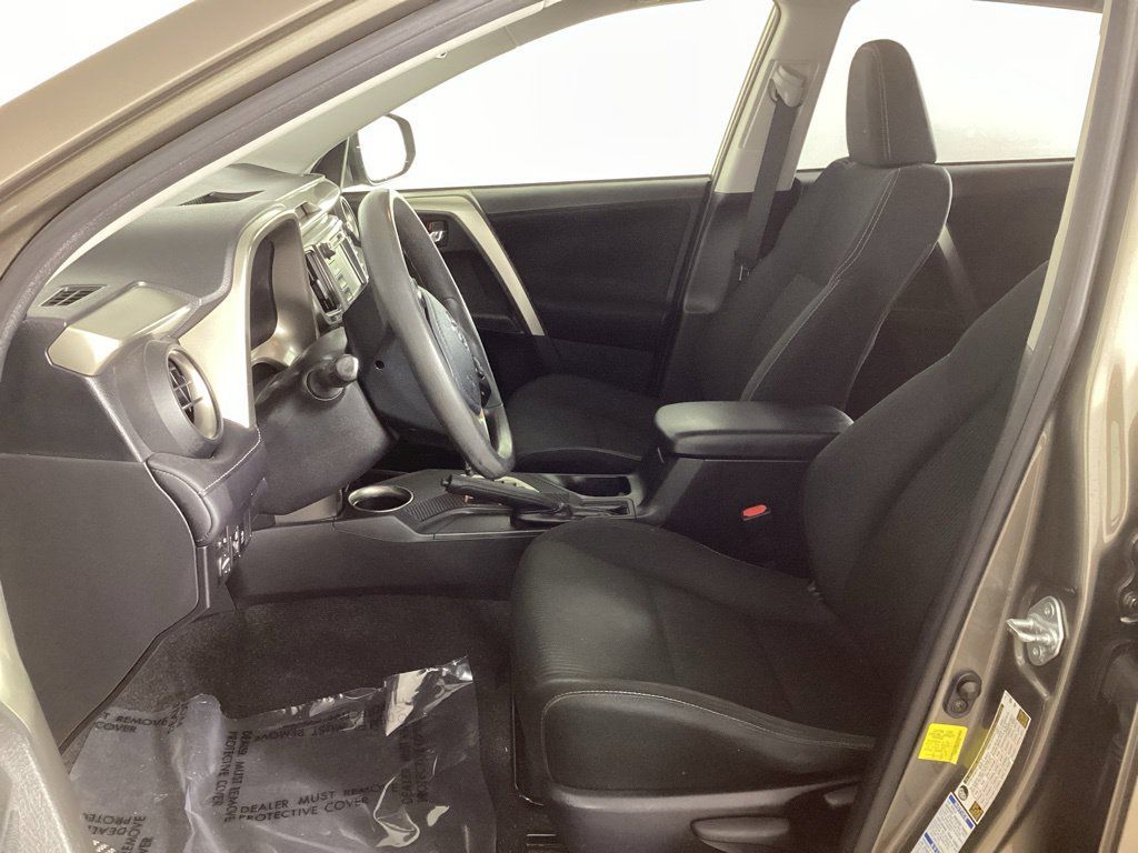 Used 2014 Toyota RAV4 XLE AWD/4WD image 10