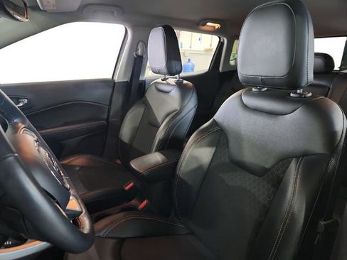 Used 2019 Jeep Compass Latitude w/ Popular Equipment Group AWD/4WD image 8