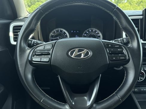 Certified 2022 Hyundai Venue Limited image 15