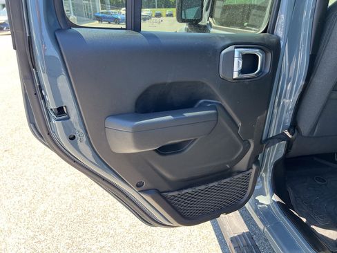 Used 2024 Jeep Wrangler Unlimited AWD/4WD image 24