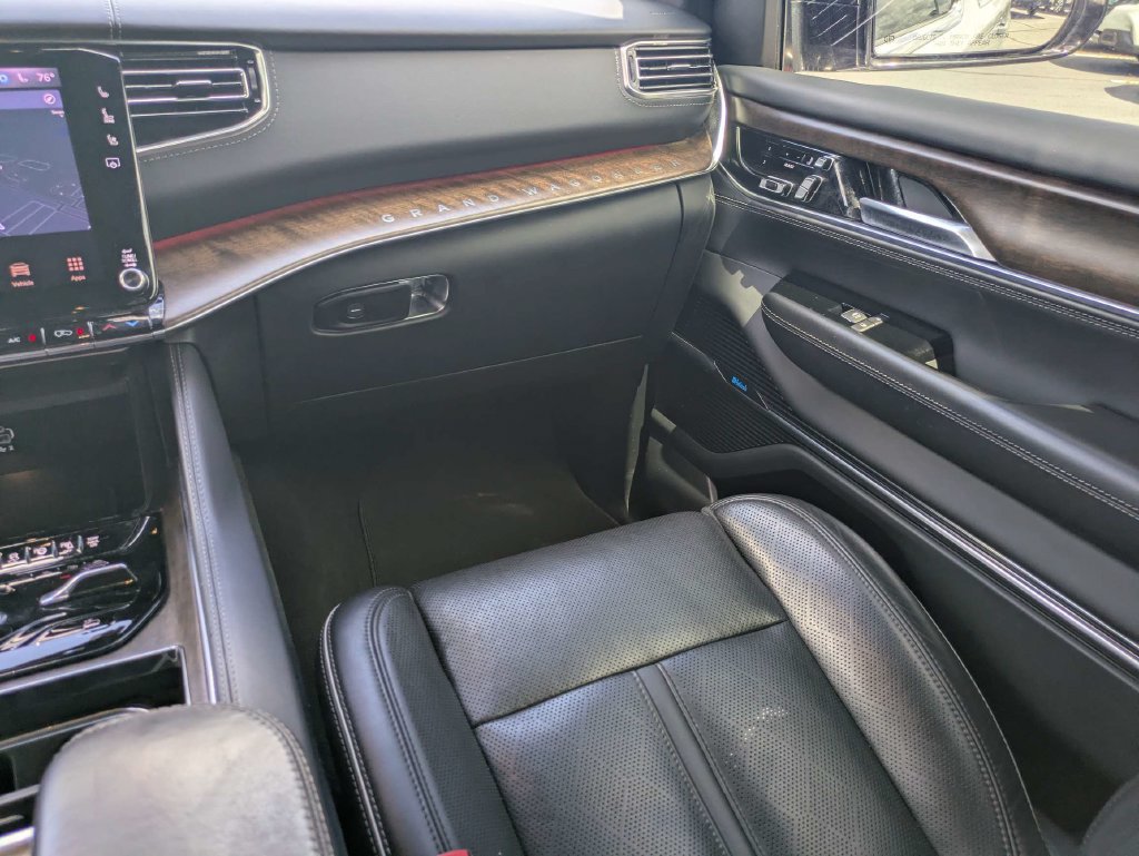 Used 2023 Jeep Grand Wagoneer L Series II AWD/4WD image 19